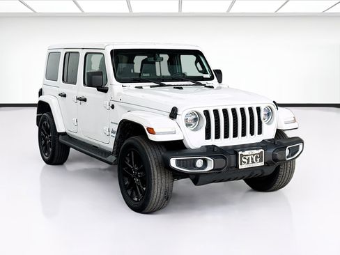 Used 2021 Jeep Wrangler Unlimited Sahara w/ Cold Weather Group AWD/4WD image 3