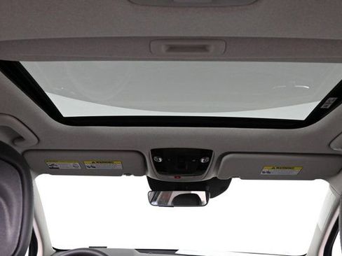 New 2025 Kia Niro EX Touring image 4