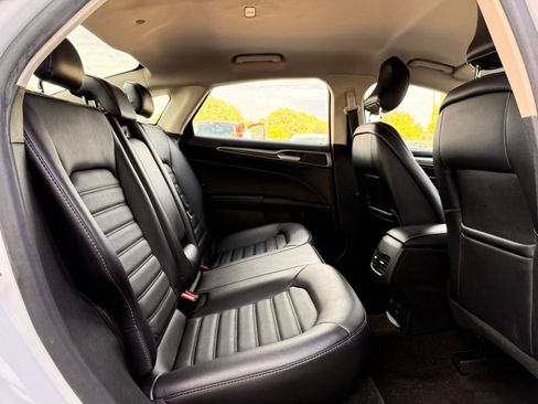 Used 2018 Ford Fusion SE w/ Equipment Group 602A FWD image 19