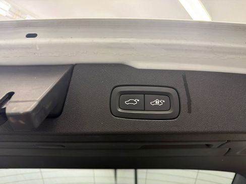 Used 2020 Volvo V60 T5 Cross Country image 21