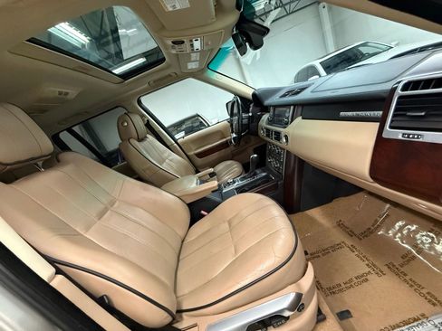 Used 2011 Land Rover Range Rover HSE LUX image 22