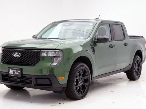 Used 2025 Ford Maverick XLT w/ Black Appearance Package image 2