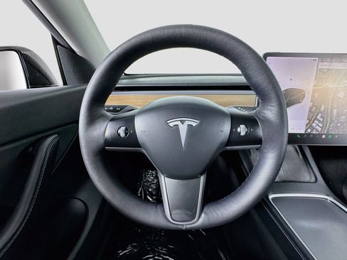Used 2021 Tesla Model Y Long Range AWD/4WD image 17