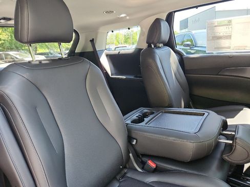 New 2026 Kia Carnival SX w/ SX Dark Edition Package FWD image 41