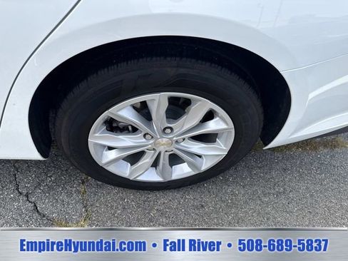 Used 2025 Chevrolet Malibu LT FWD image 14