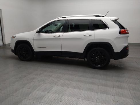 Used 2018 Jeep Cherokee Latitude image 3
