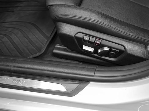 Used 2018 BMW 330i xDrive Sedan AWD/4WD image 28