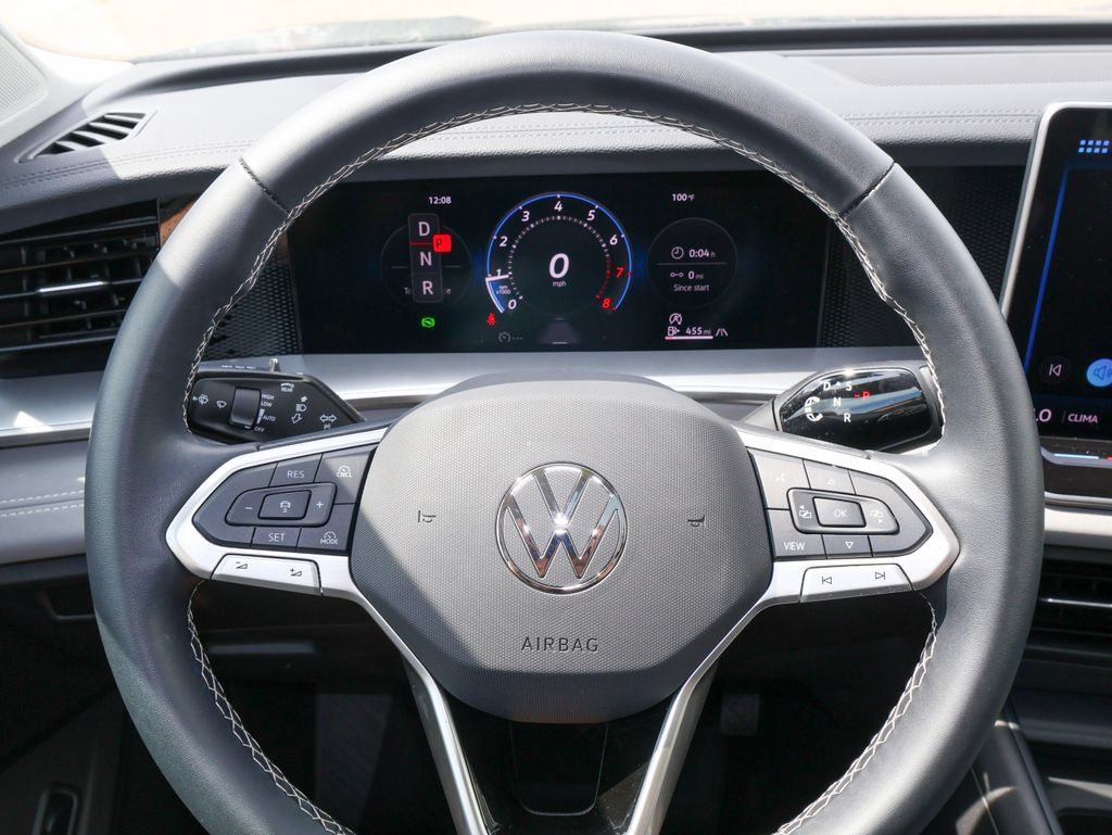 Certified 2025 Volkswagen Tiguan SE w/ Panoramic Sunroof Package AWD/4WD image 22