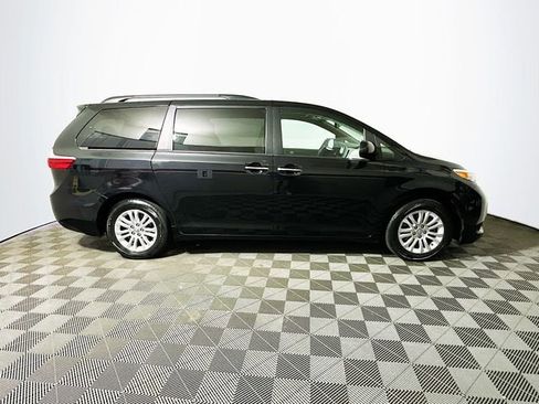 Used 2017 Toyota Sienna XLE w/ XLE Navigation Package image 10
