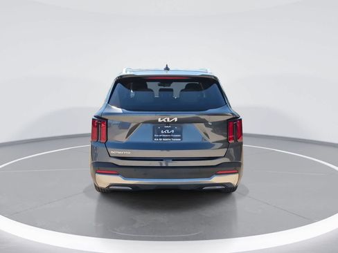 Used 2024 Kia Sorento S FWD image 7