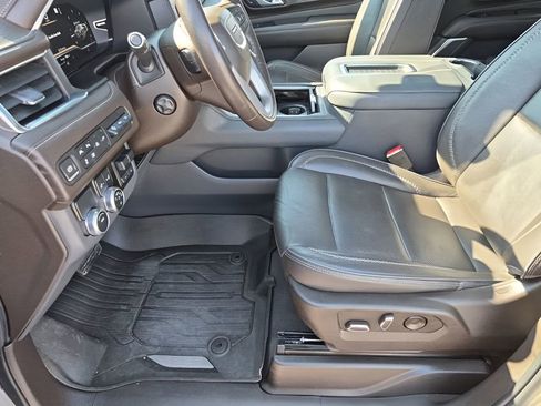 Used 2022 GMC Yukon XL Denali w/ Denali Premium Package image 31