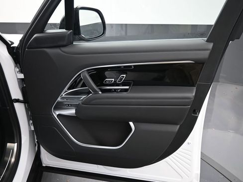 New 2025 Land Rover Range Rover SE AWD/4WD image 4