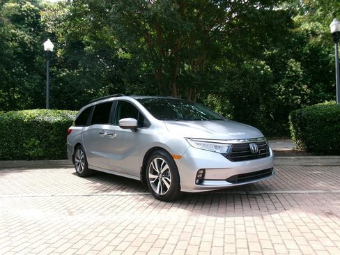 Used 2023 Honda Odyssey Touring image 3