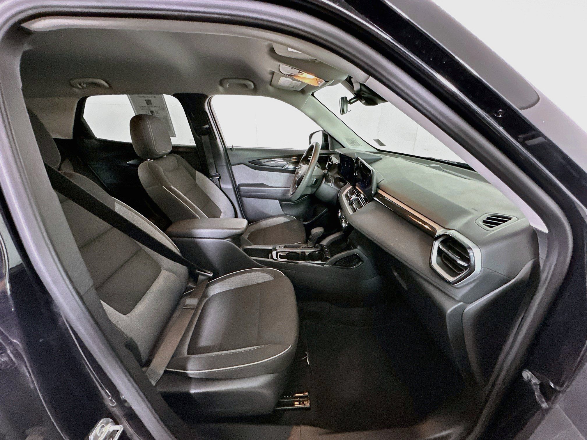 Used 2025 Chevrolet TrailBlazer LT FWD image 32