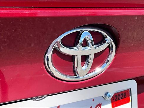 Used 2019 Toyota C-HR XLE FWD image 9