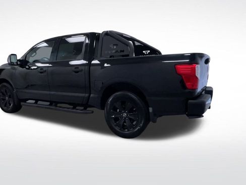Used 2023 Nissan Titan SV w/ SV Convenience Package image 19