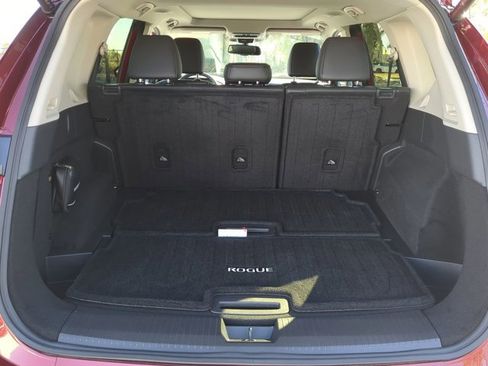 Certified 2025 Nissan Rogue SL w/ Tech Package FWD image 13
