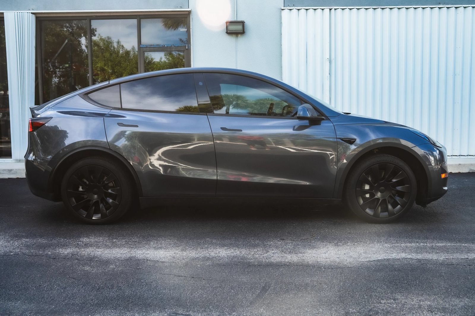 Used 2023 Tesla Model Y 2WD image 3