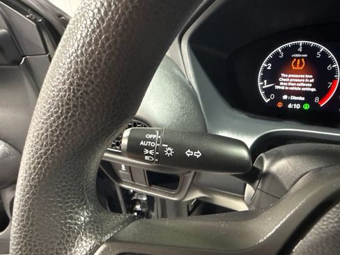 Used 2025 Honda HR-V LX image 32
