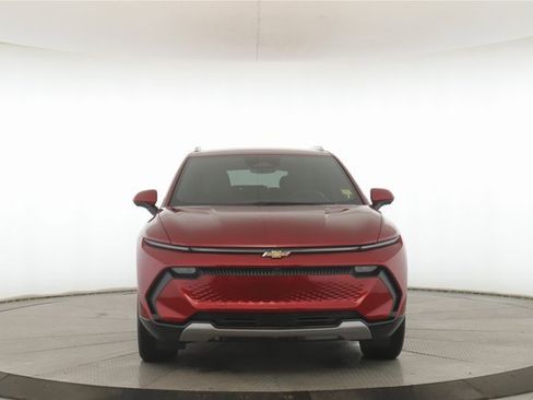 Used 2025 Chevrolet Equinox EV LT w/ Convenience Package image 12