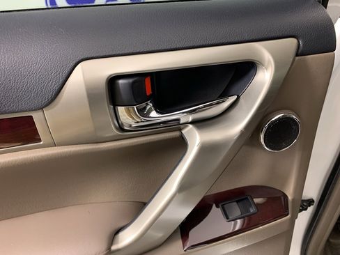 Used 2017 Lexus GX 460 Luxury w/ Preferred Accessory Package image 33