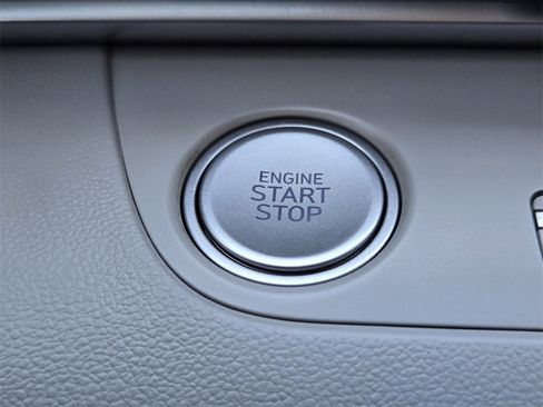 Used 2023 Hyundai Elantra Limited image 23