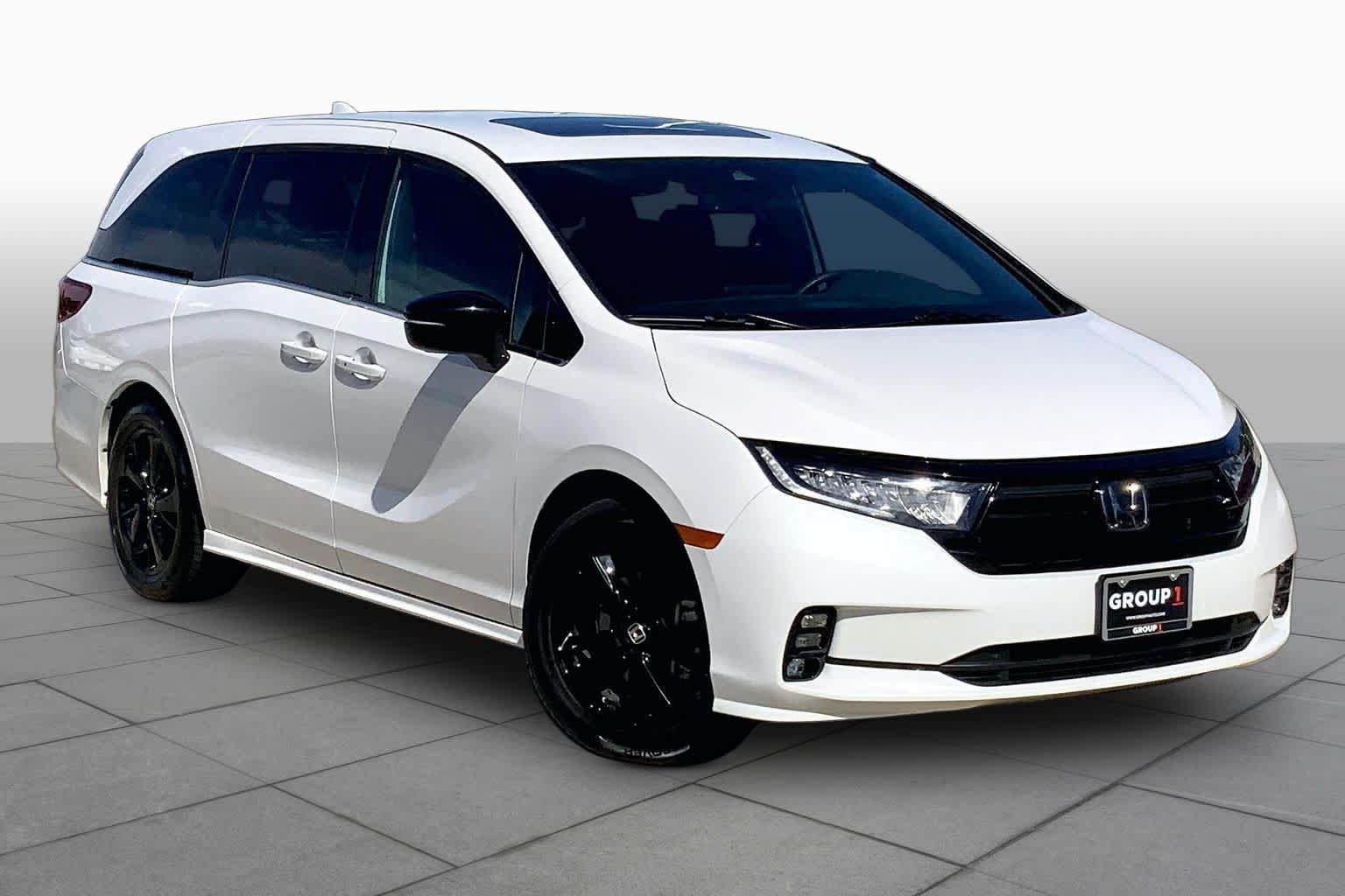 Used 2024 Honda Odyssey Sport image 3