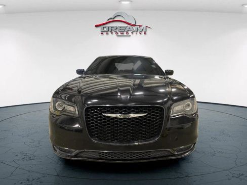 Used 2019 Chrysler 300 S RWD image 2