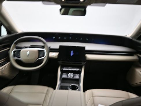 Used 2025 Lincoln Nautilus Premier image 29