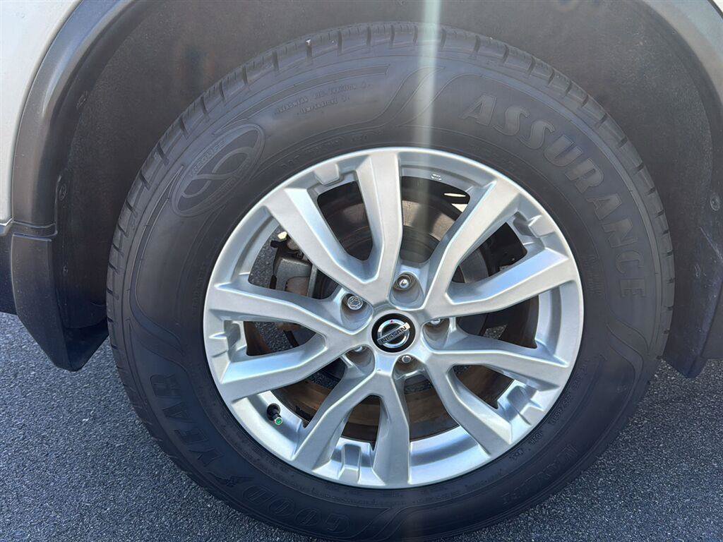 Certified 2020 Nissan Rogue SV FWD image 9