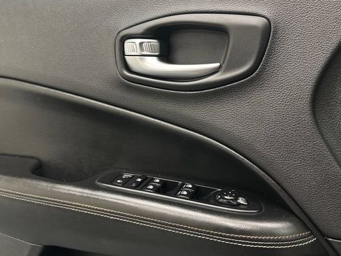Used 2019 Jeep Compass Latitude w/ Cold Weather Group AWD/4WD image 15