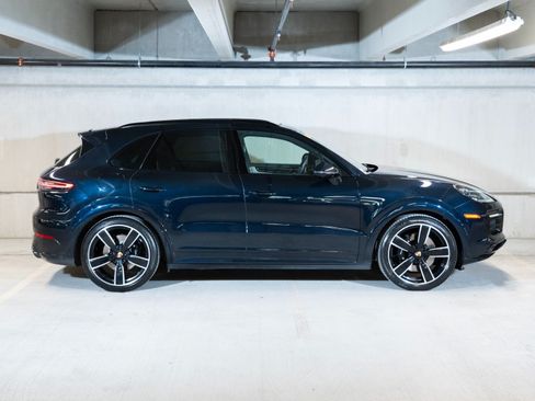 Certified 2023 Porsche Cayenne GTS AWD/4WD image 8