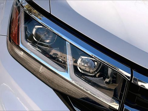 Used 2020 Volkswagen Atlas Cross Sport SE w/ Towing Package image 28