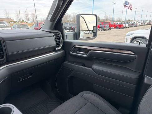 Used 2025 Chevrolet Silverado 2500 LT image 21