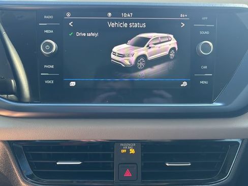 Used 2023 Volkswagen Taos SE w/ Panoramic Sunroof Package FWD image 23