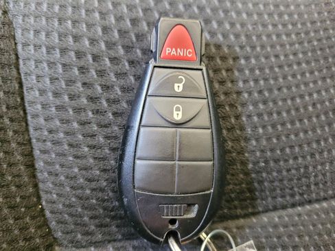 Used 2018 Dodge Grand Caravan SE FWD image 32