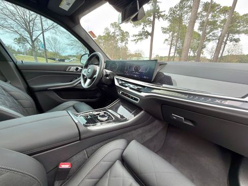 Certified 2025 BMW X5 xDrive40i w/ Executive Package image 18