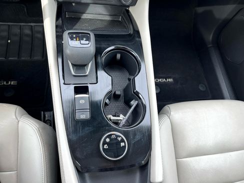 Used 2023 Nissan Rogue SL image 10