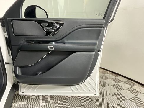 Used 2025 Lincoln Aviator Premiere image 21