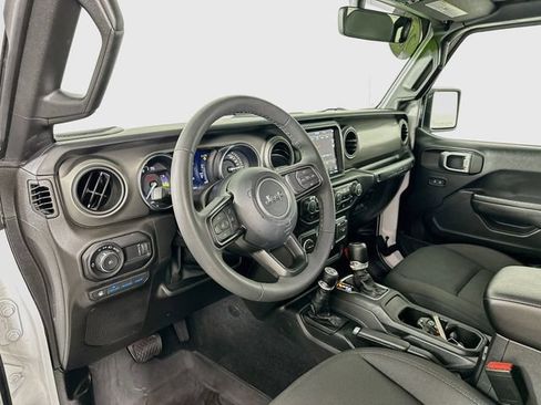 Used 2023 Jeep Wrangler Unlimited w/ Cold Weather Group AWD/4WD image 10