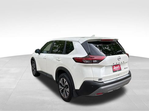 Used 2023 Nissan Rogue SV image 3