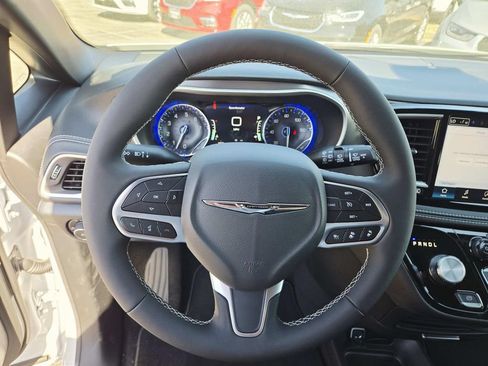 New 2026 Chrysler Pacifica Select FWD image 20