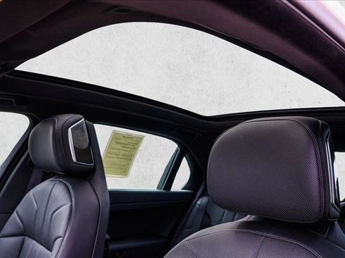 Certified 2024 BMW i7 xDrive60 RWD image 11