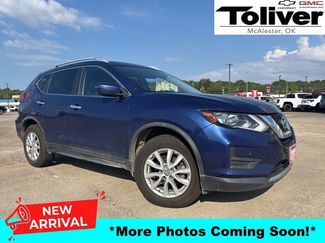 Used 2017 Nissan Rogue SV image 1