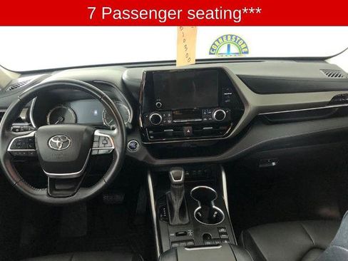 Used 2023 Toyota Highlander XLE AWD/4WD image 6
