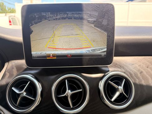 Used 2019 Mercedes-Benz GLA 250 4MATIC image 40