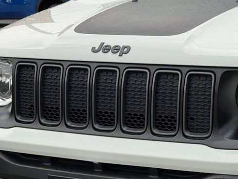 Used 2022 Jeep Renegade Trailhawk AWD/4WD image 36