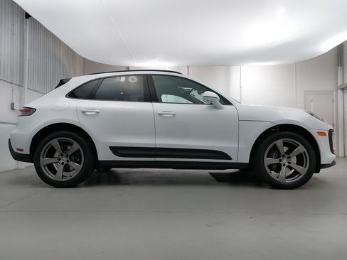 Used 2025 Porsche Macan image 8