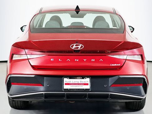 Used 2024 Hyundai Elantra Limited image 3