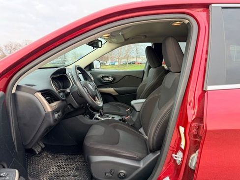 Used 2017 Jeep Cherokee Latitude w/ Safety/Convenience Group image 7